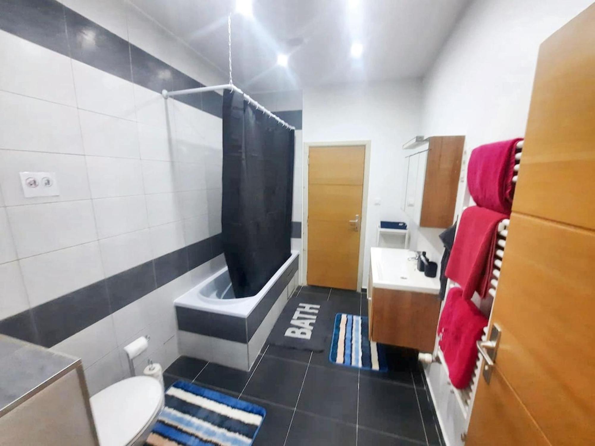 Modern In Molenbeek Saint Jean / 77 M² / Parking Apartment *