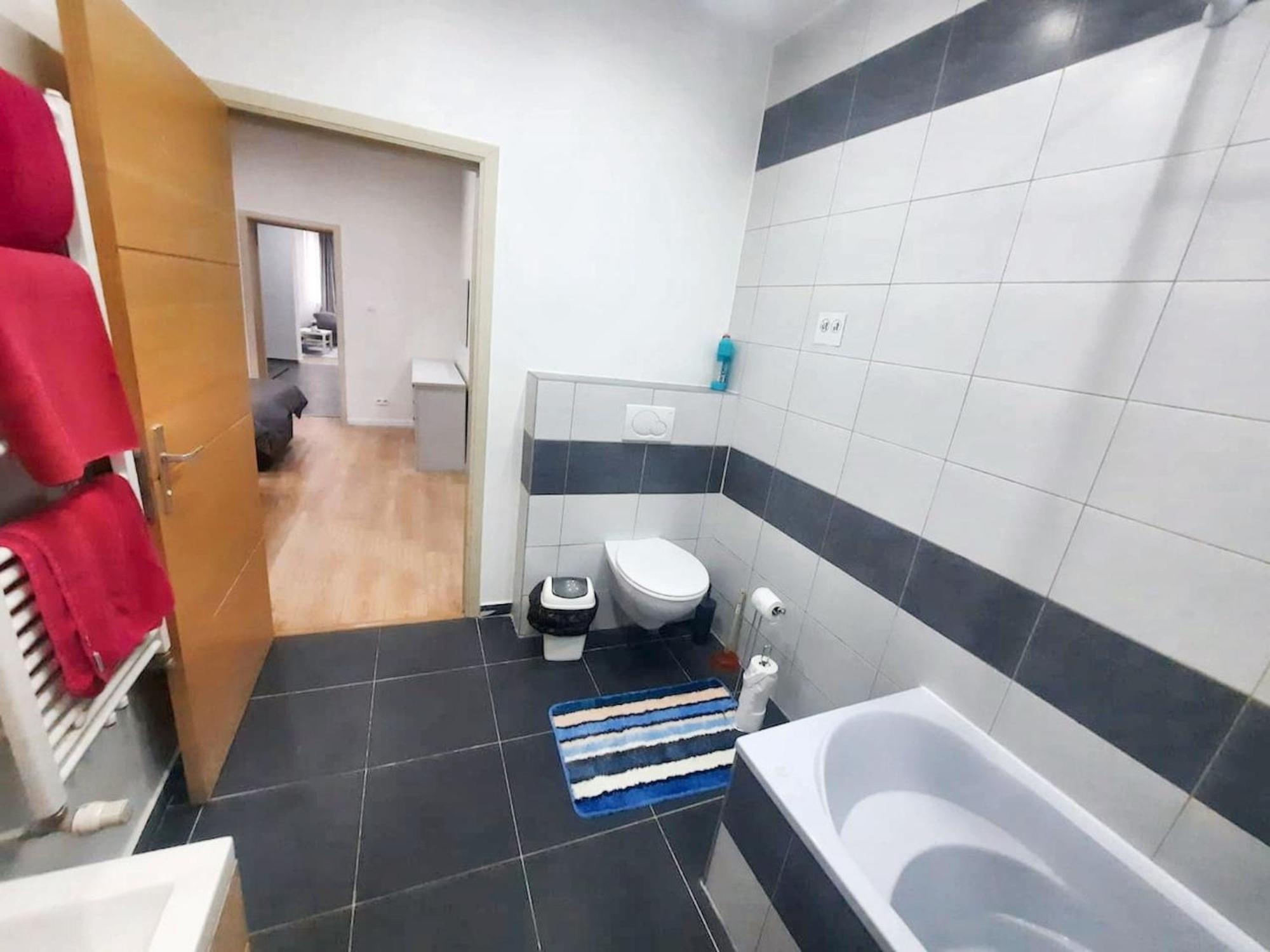 Modern In Molenbeek Saint Jean / 77 M² / Parking Brussels