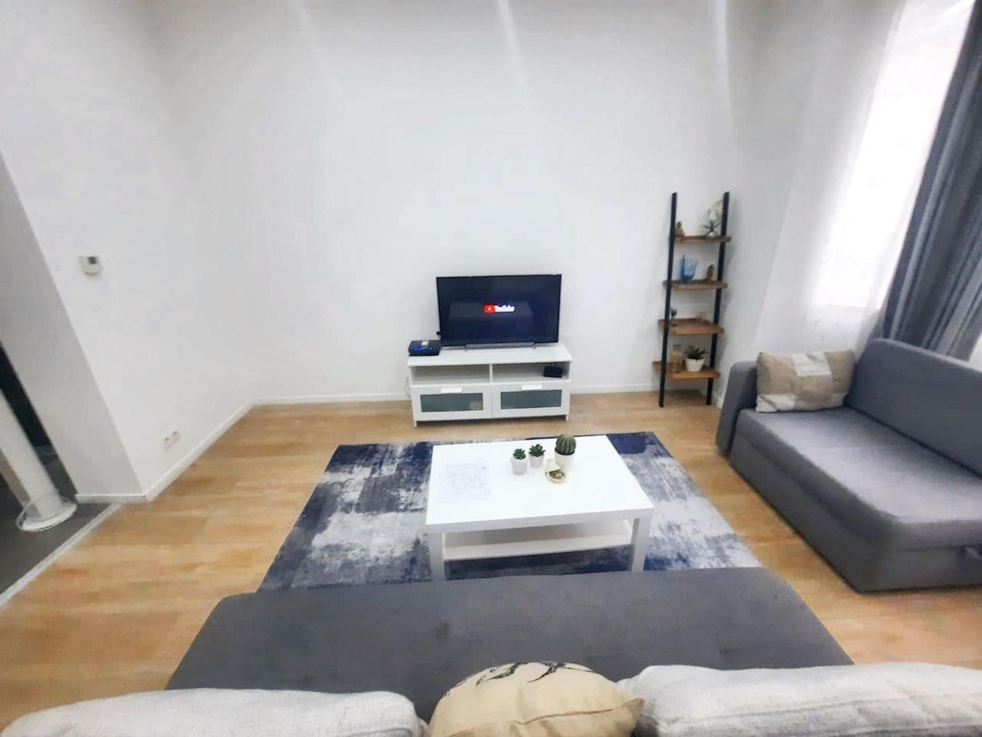 Apartment Modern In Molenbeek Saint Jean / 77 M² / Parking *