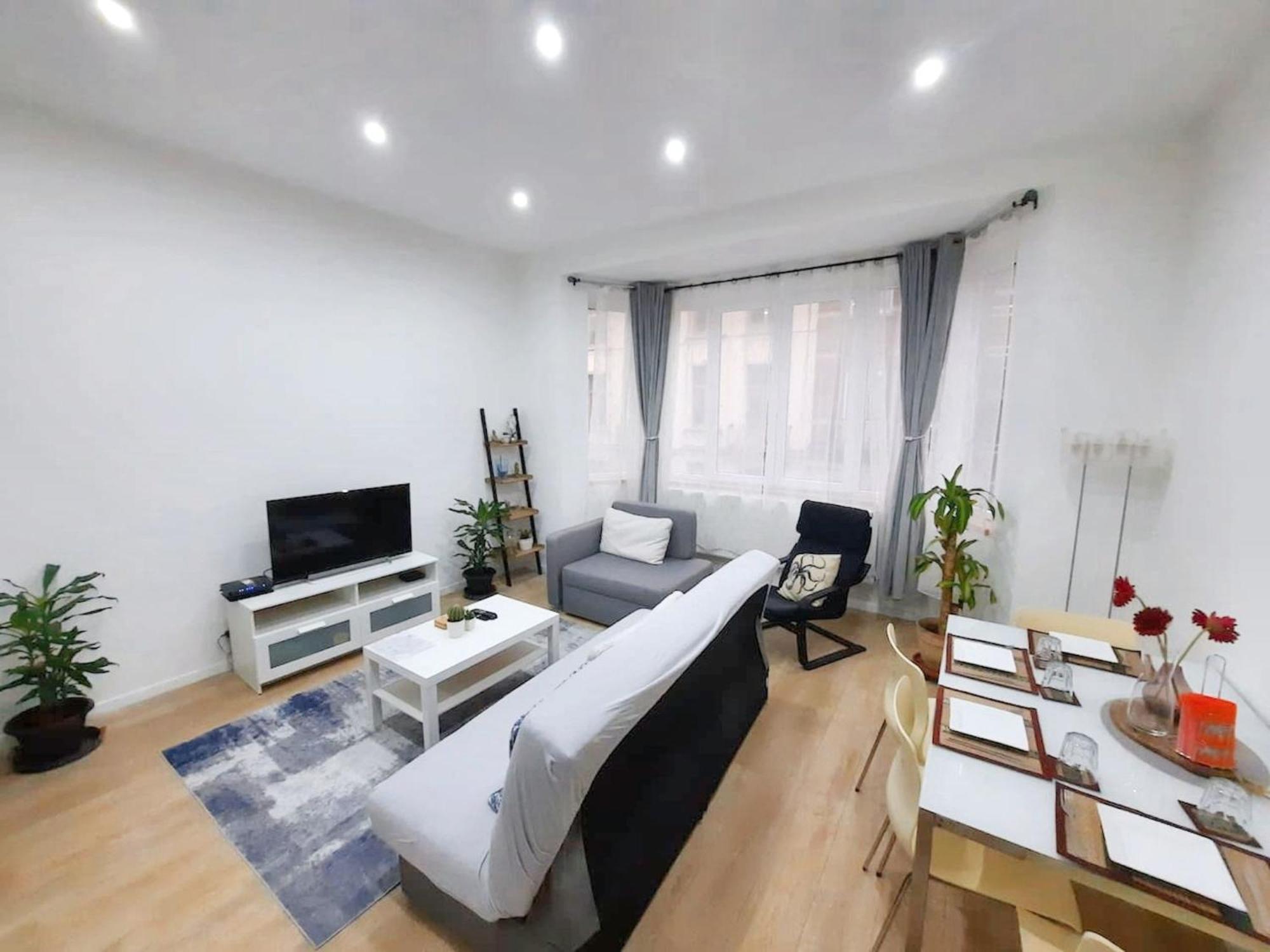 Modern In Molenbeek Saint Jean / 77 M² / Parking Apartment Brussels