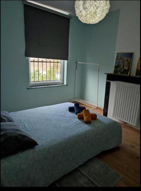 Confortable Lit Double Schaarbeek 1ere Etage Cle Normal Bruxelles