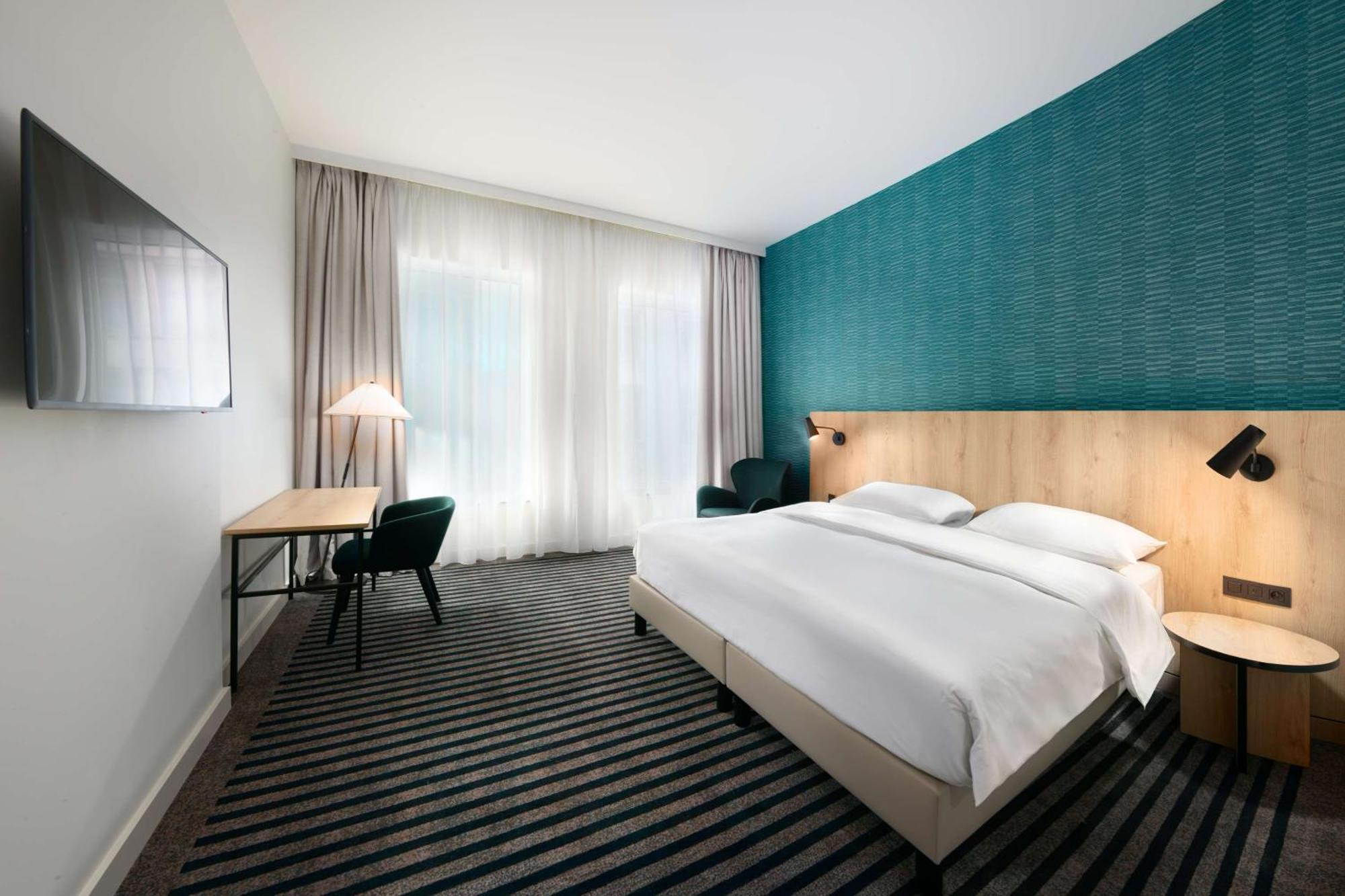 Park By Radisson Centre Midi 3*