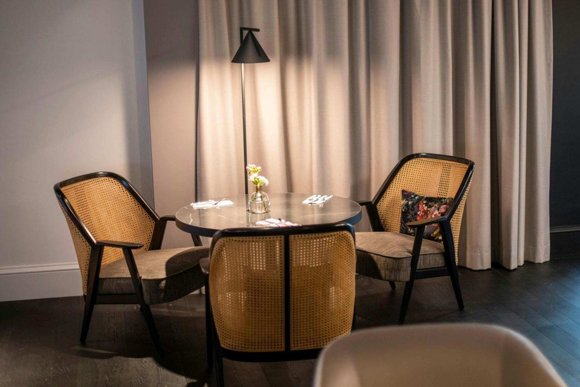Renaissance Hotel 4*