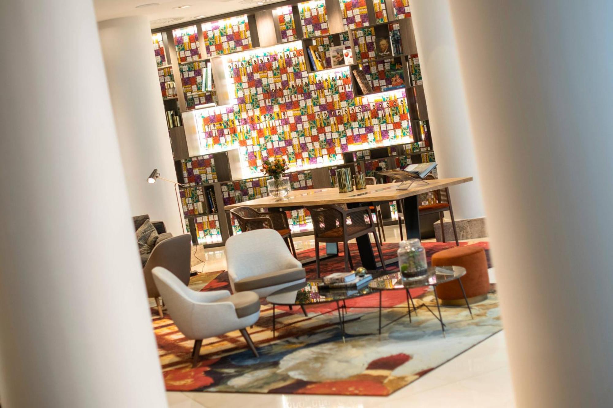 Renaissance Hotel 4*