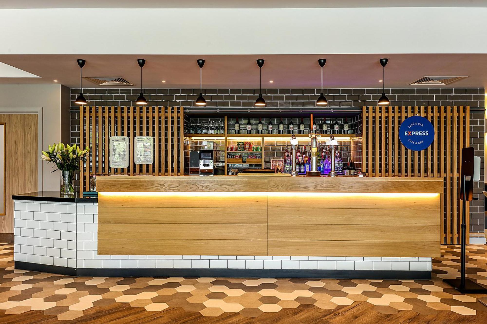 Hotel Express - Airport By Ihg