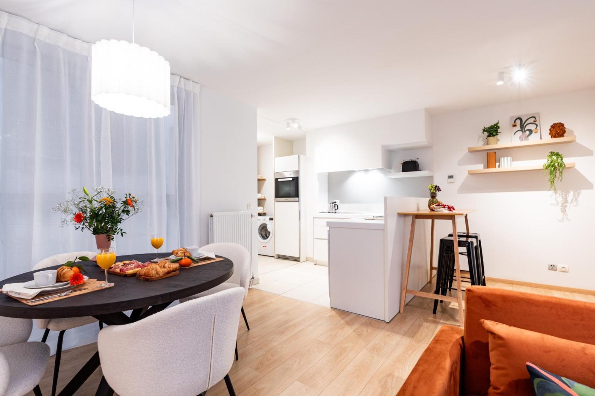 Contemporary Comfort In The Heart Of The Appartamento Bruxelles
