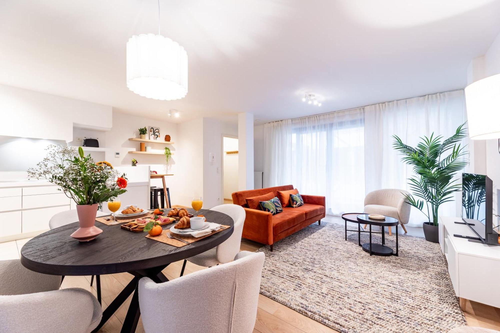 Contemporary Comfort In The Heart Of The Appartamento Bruxelles