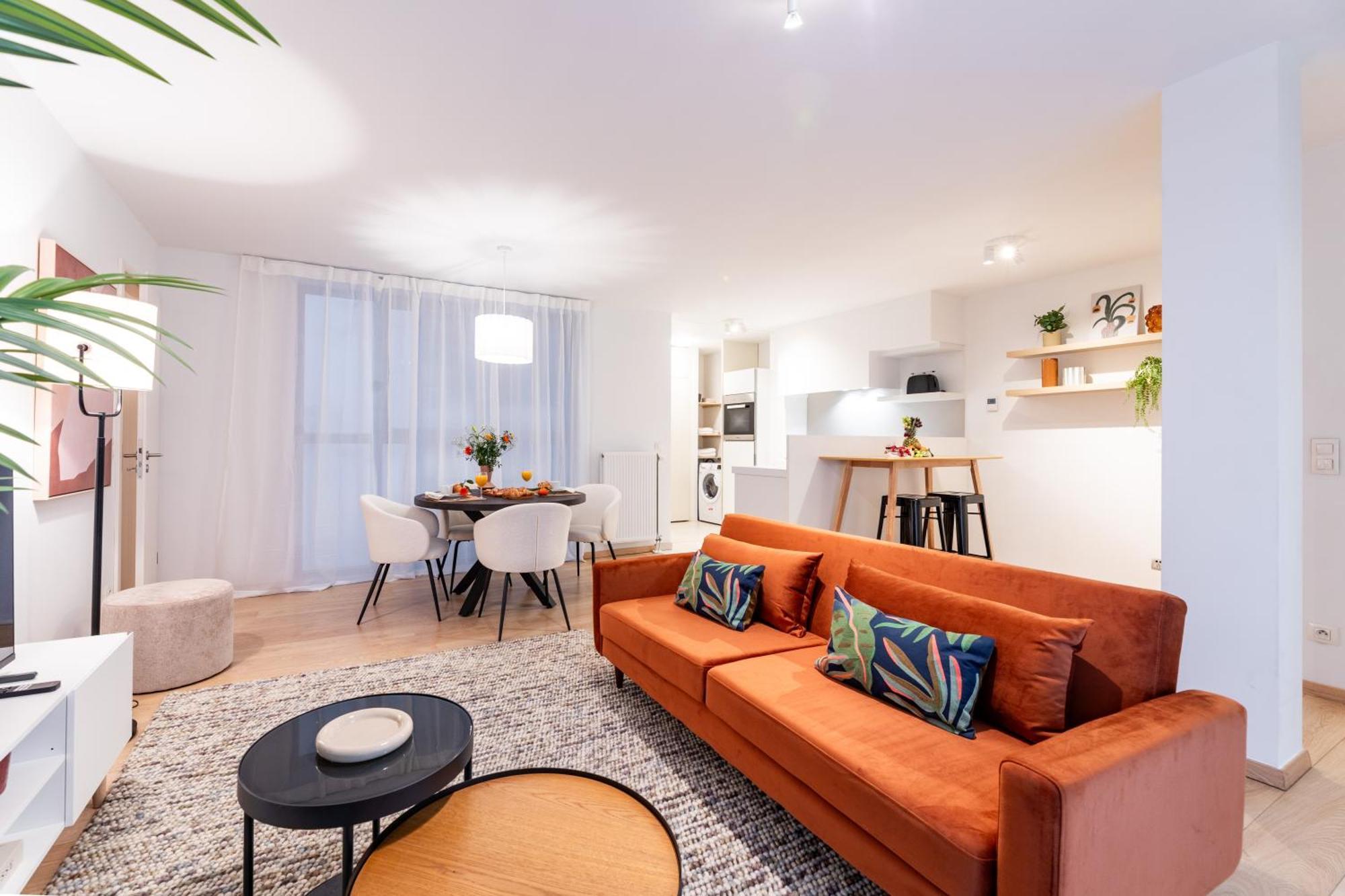 Contemporary Comfort In The Heart Of The Appartamento Bruxelles