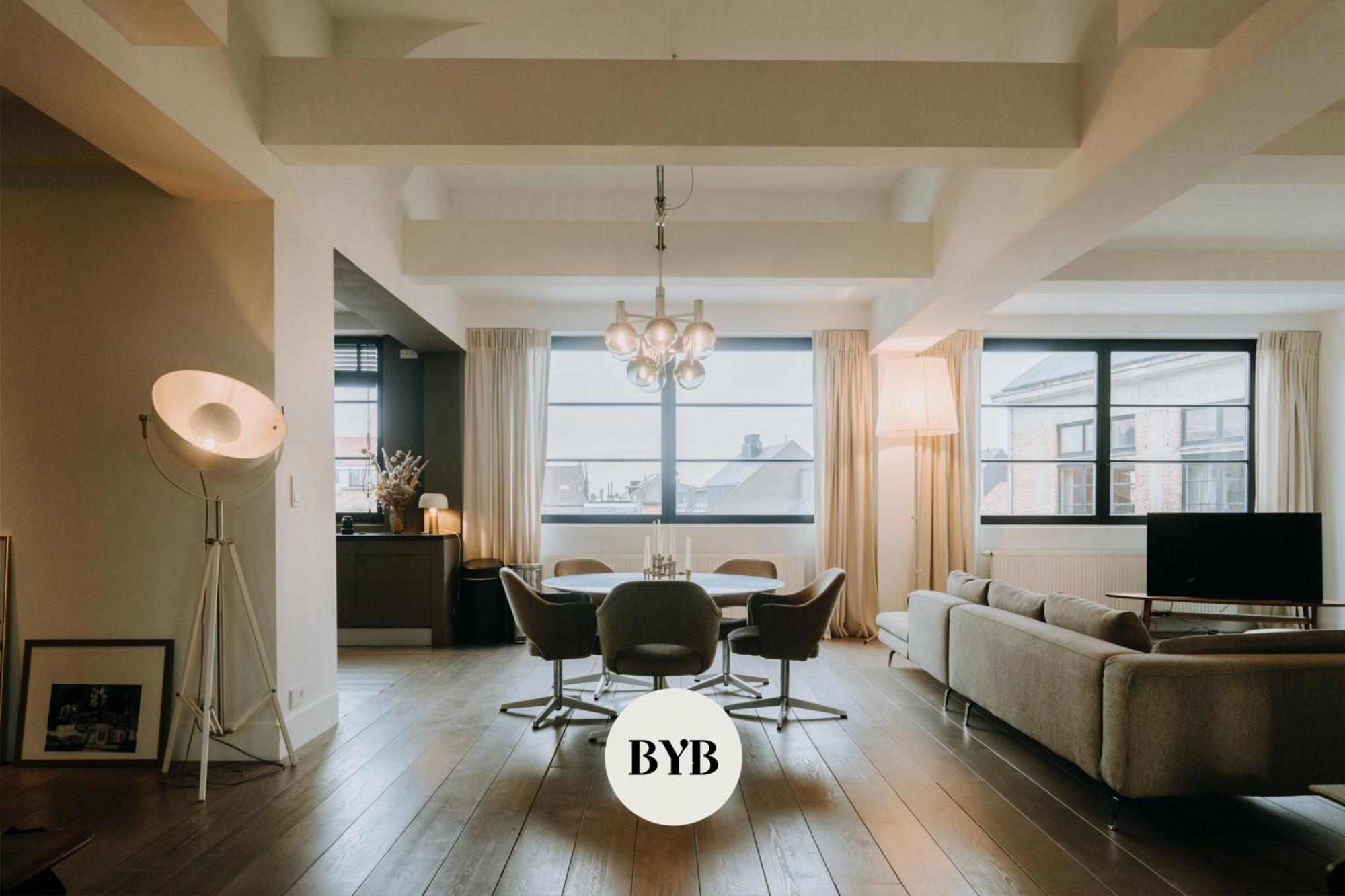 Magnificent Loft - 3 Bedroom Duplex Appartement *