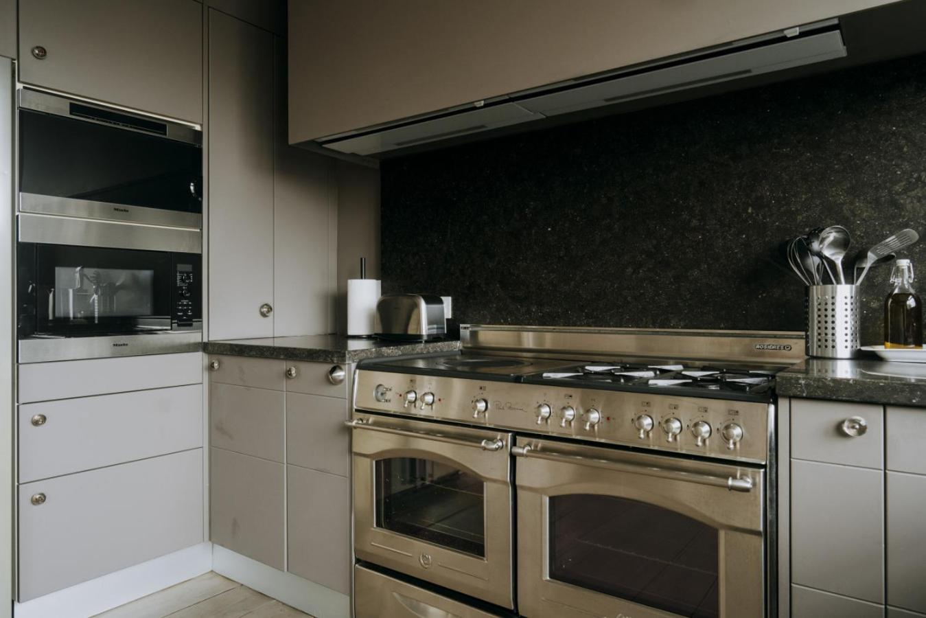 Magnificent Loft - 3 Bedroom Duplex Appartement *