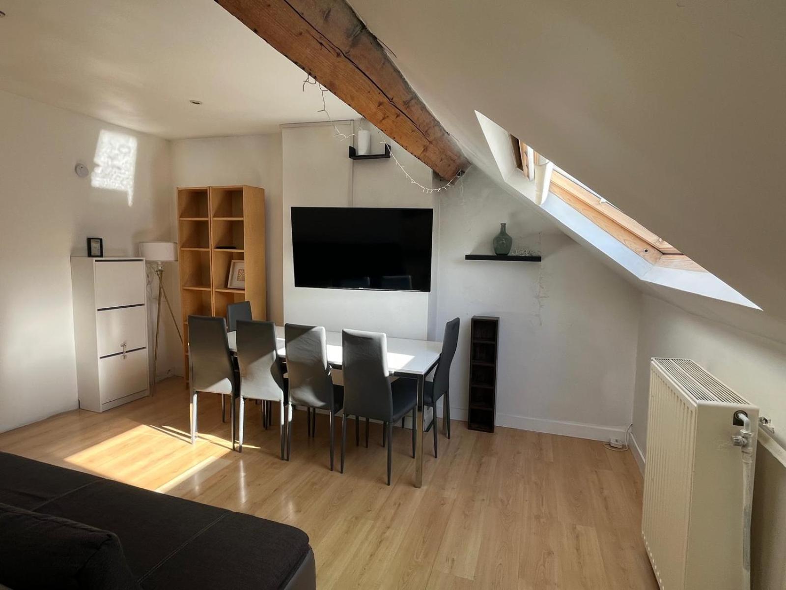 European District Thirteen Apartment *
