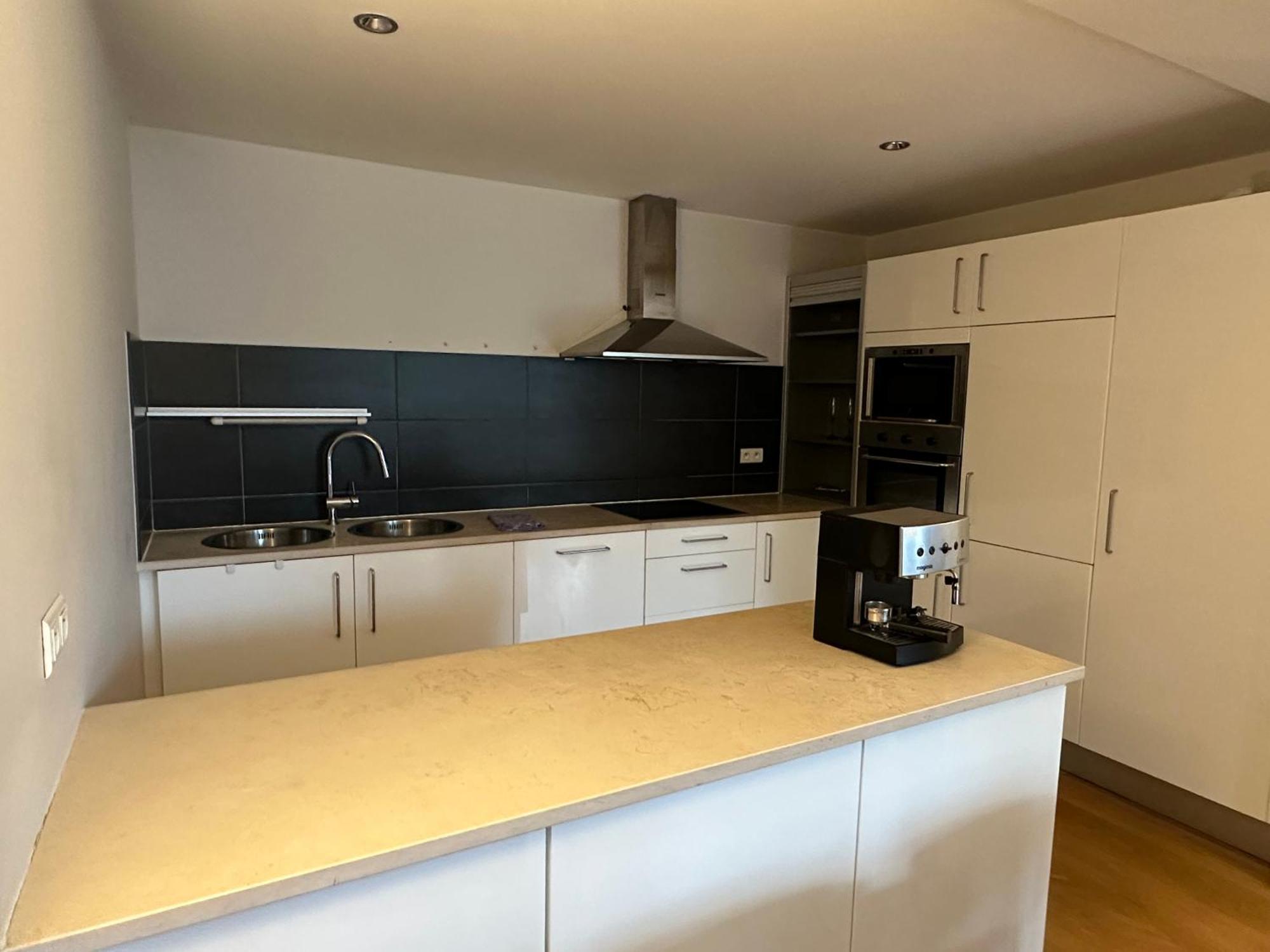 Appartement 2 Bedroom In Lovely Louise Area *
