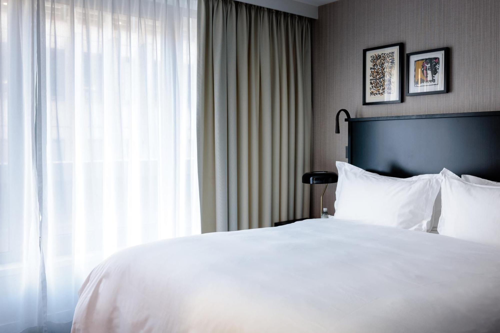 Pillows Centre 4*