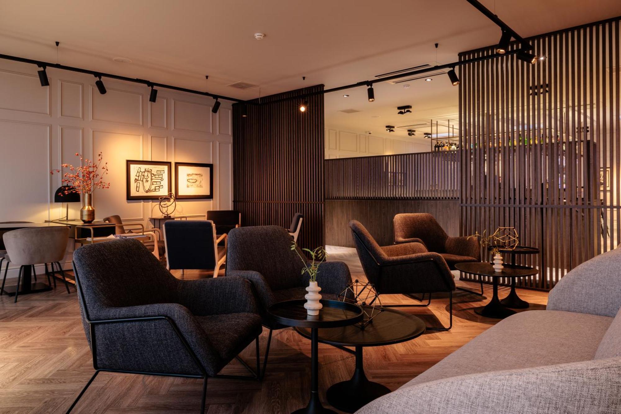 Pillows Centre 4*