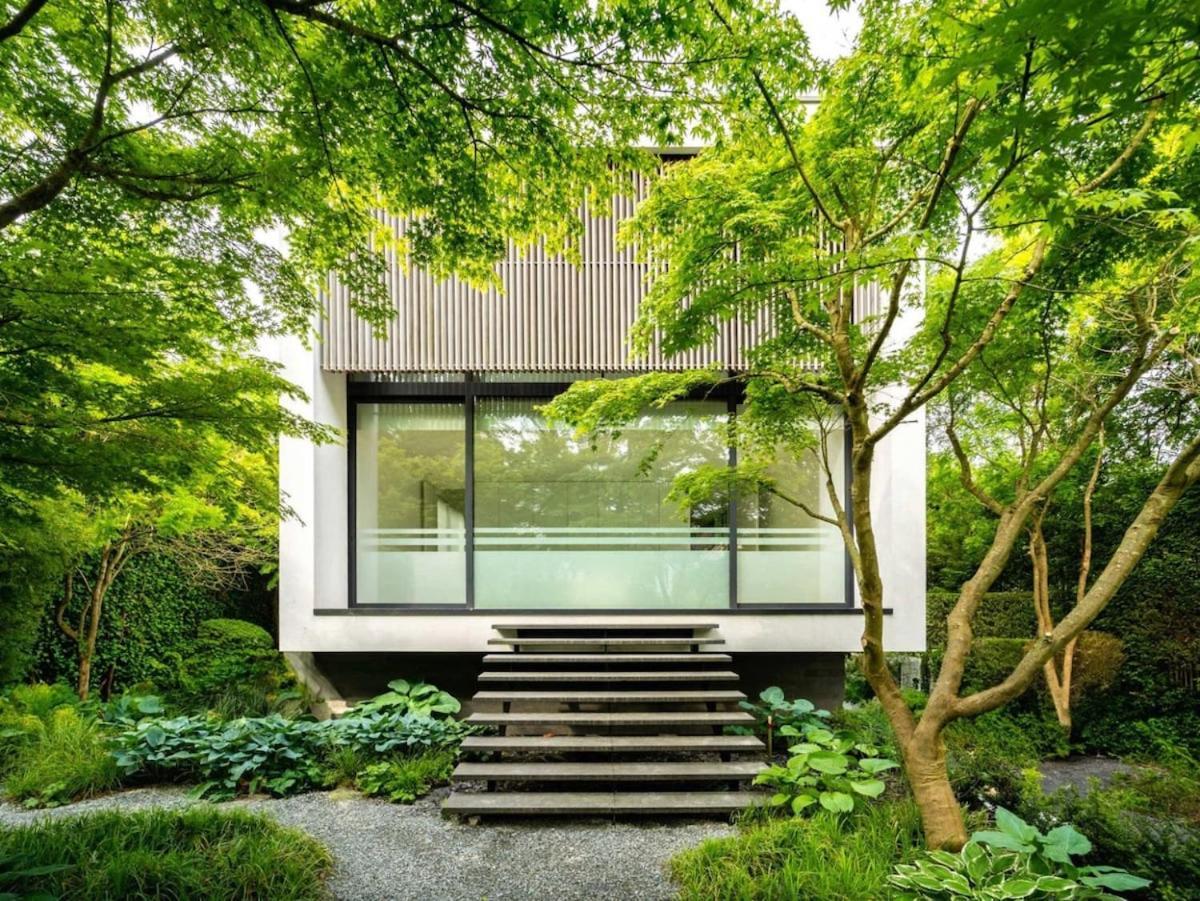 The Luxury Glass Manor Villa