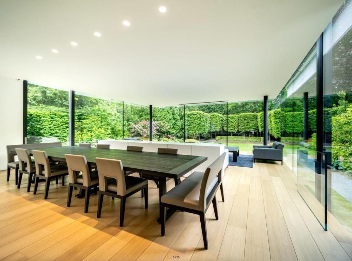 The Luxury Glass Manor *