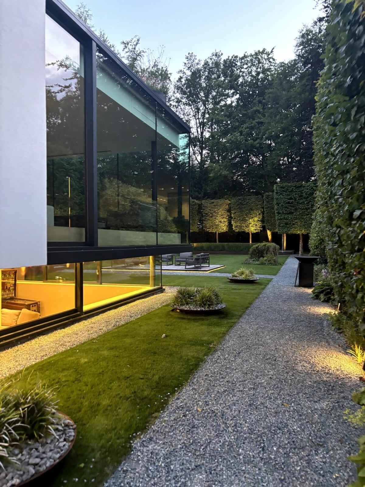 The Luxury Glass Manor Villa Bruxelles