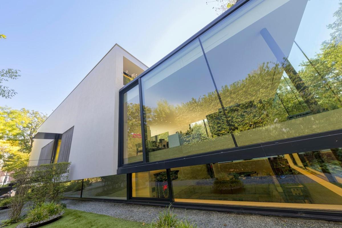 The Luxury Glass Manor *
