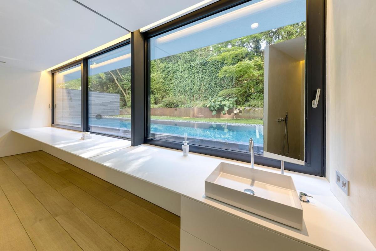 The Luxury Glass Manor *