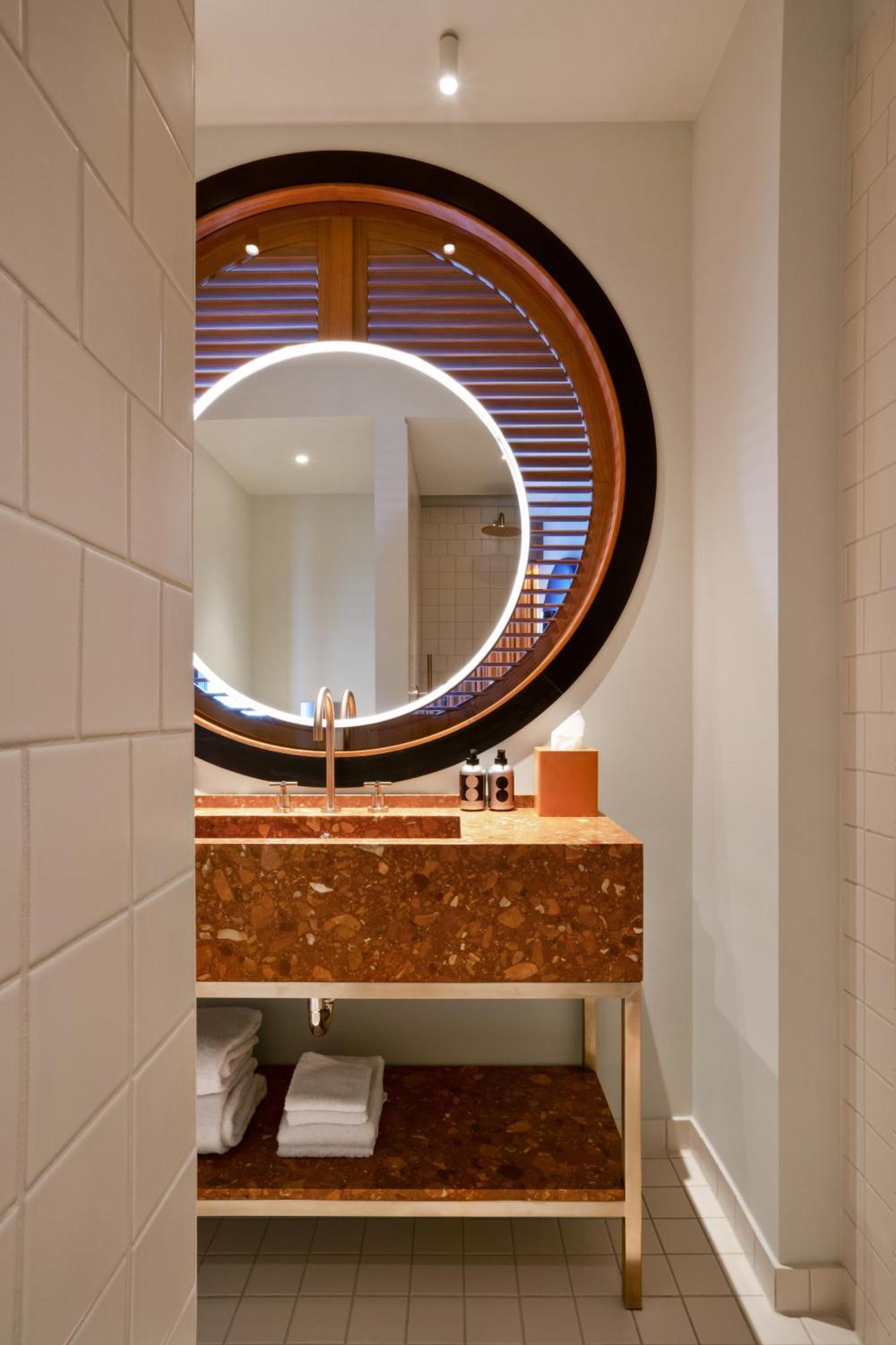 The Standard, 5*