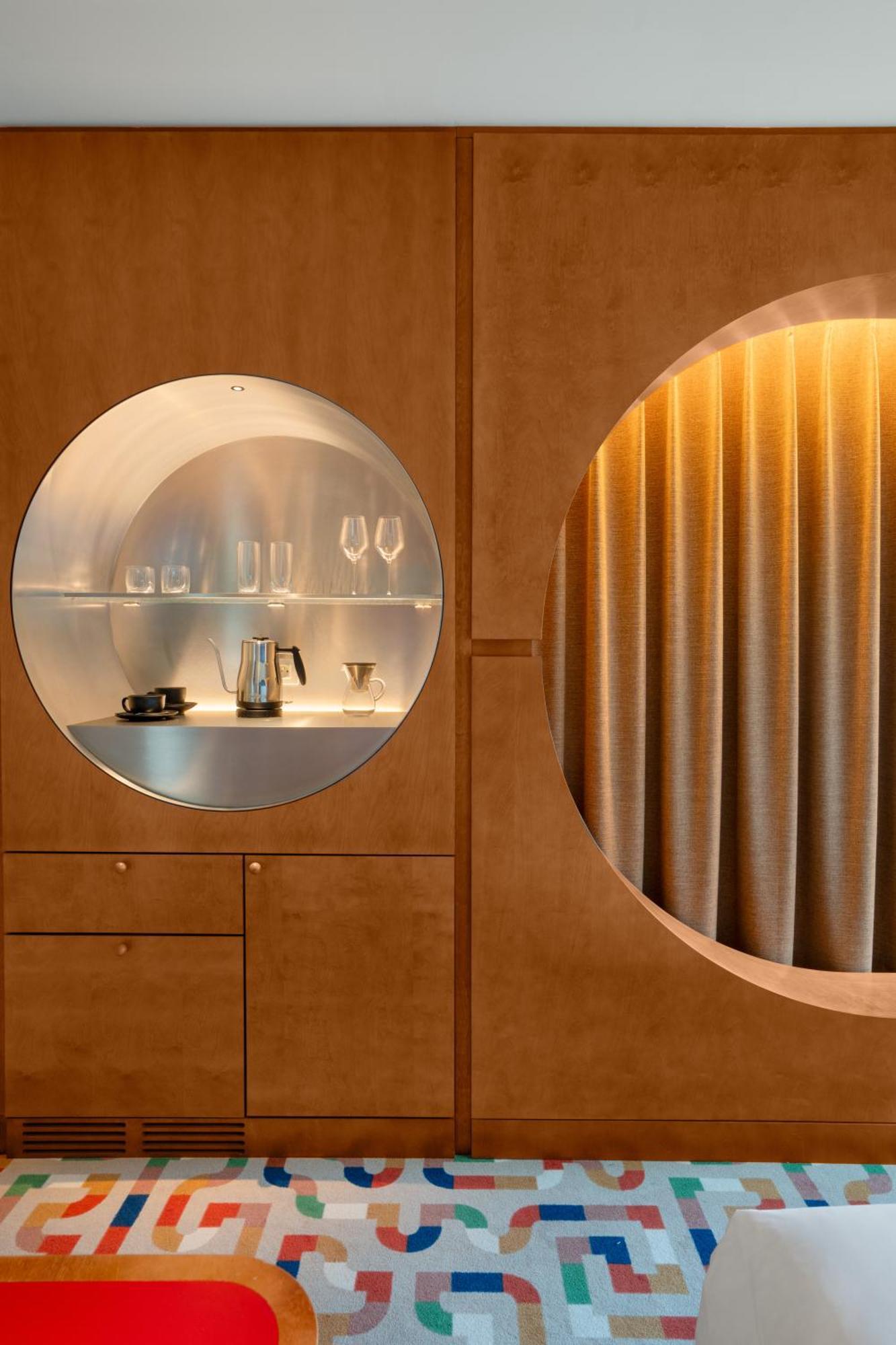 The Standard, 5*