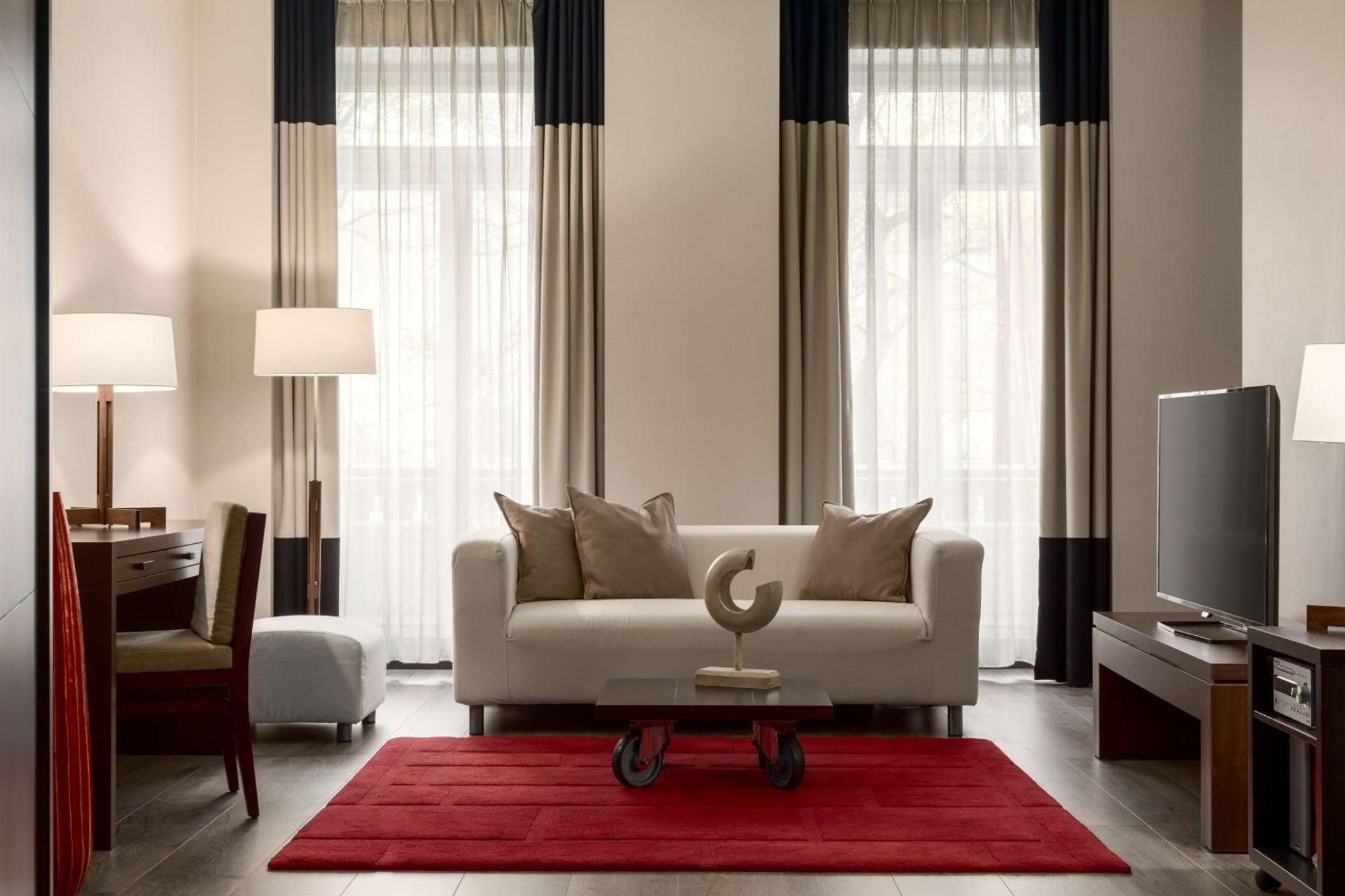 Nh Collection Centre Hotel 4*