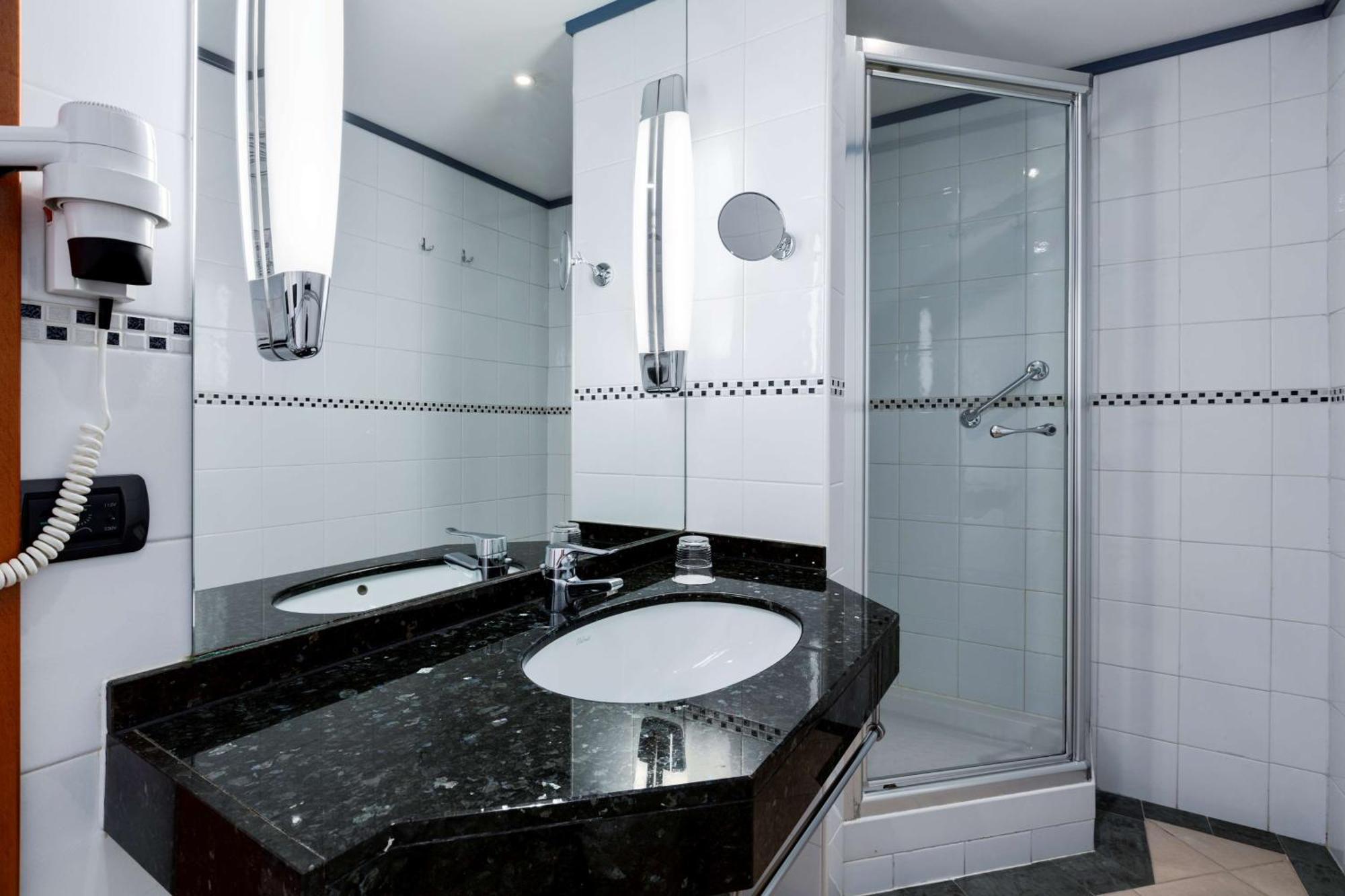 Nh Collection Centre Hotel 4*