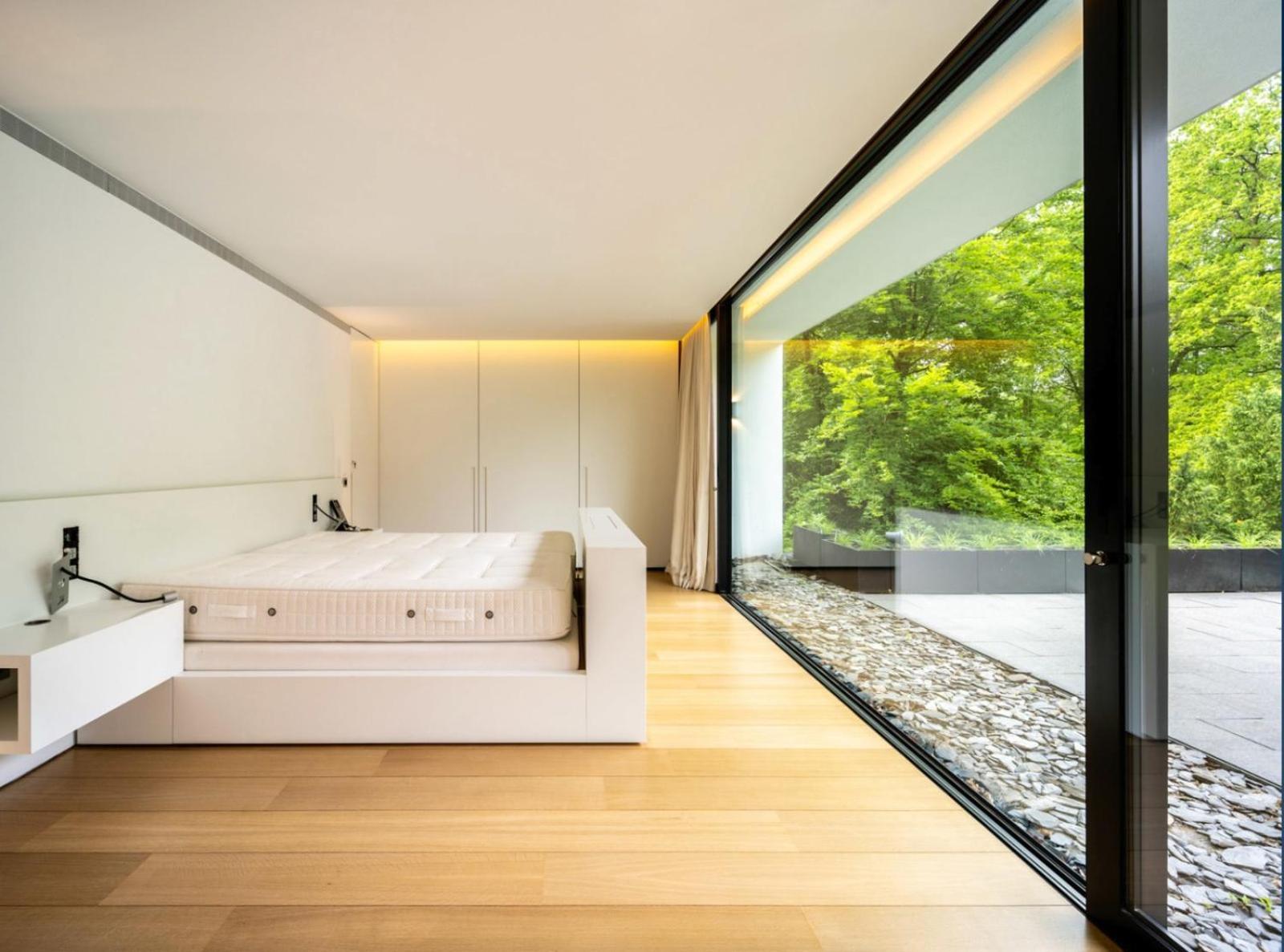 The Luxury Glass Manor *
