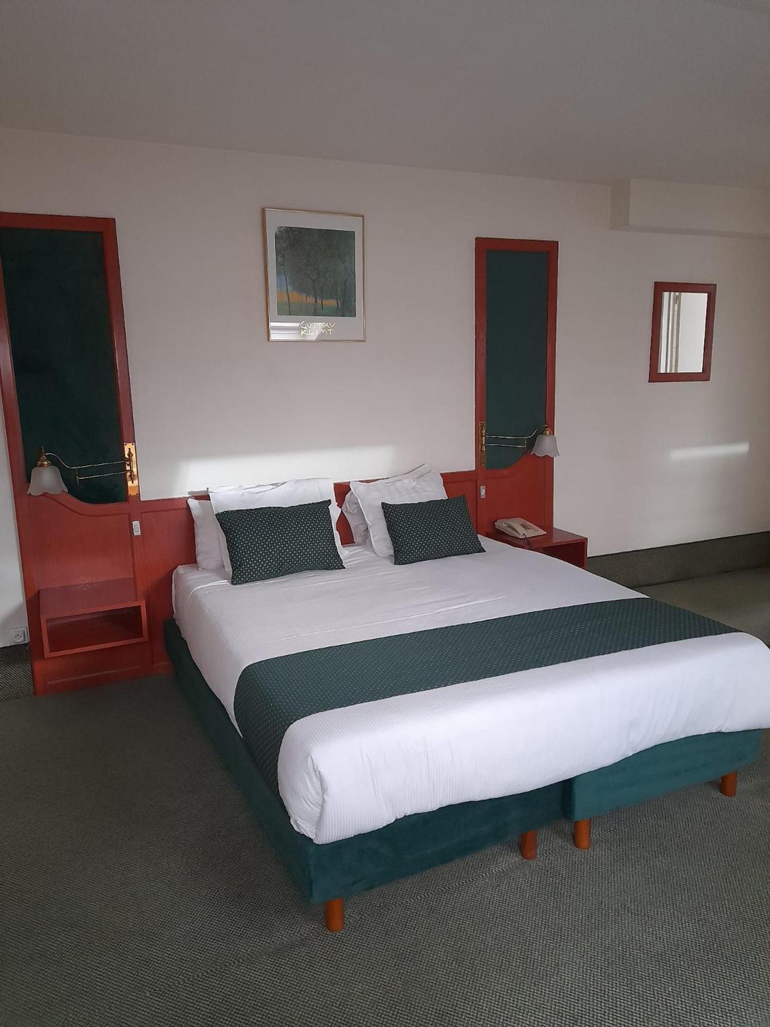 Le Dome Hotel 3*