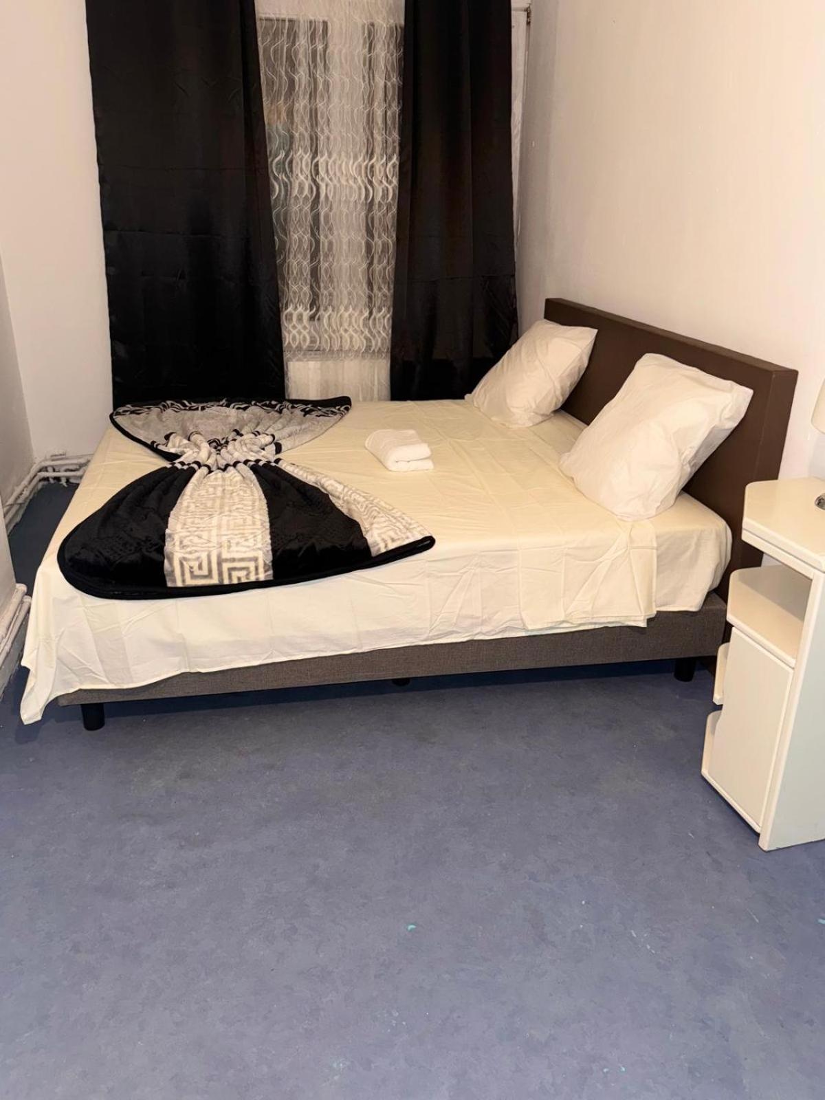 Confort Gare De L'ouest, Troisiemes Etages Appartement Brussel