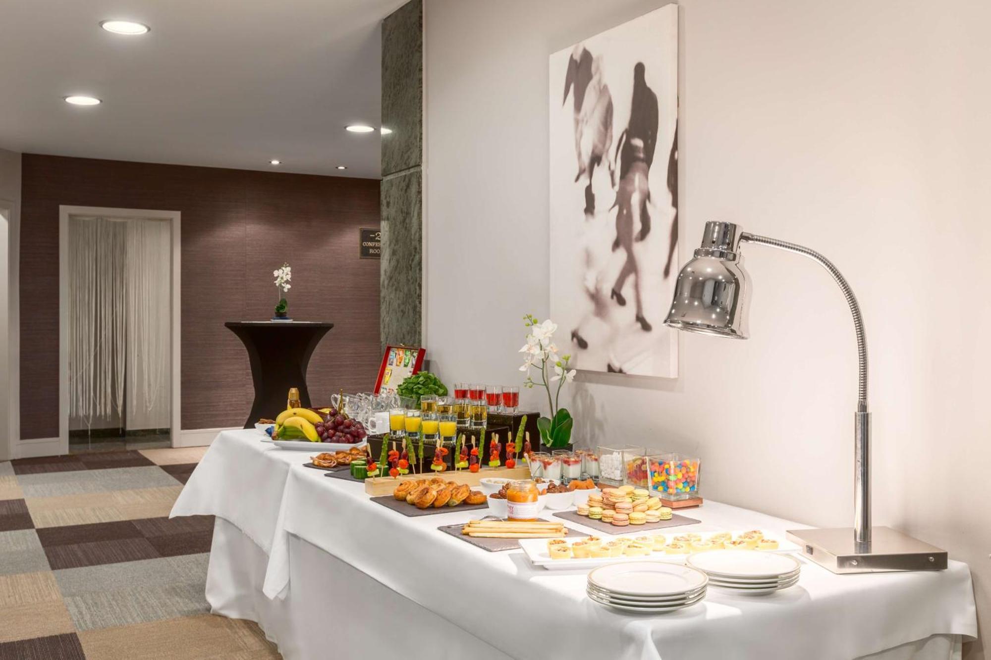 Nh Carrefour De L'europe Hotel 4*