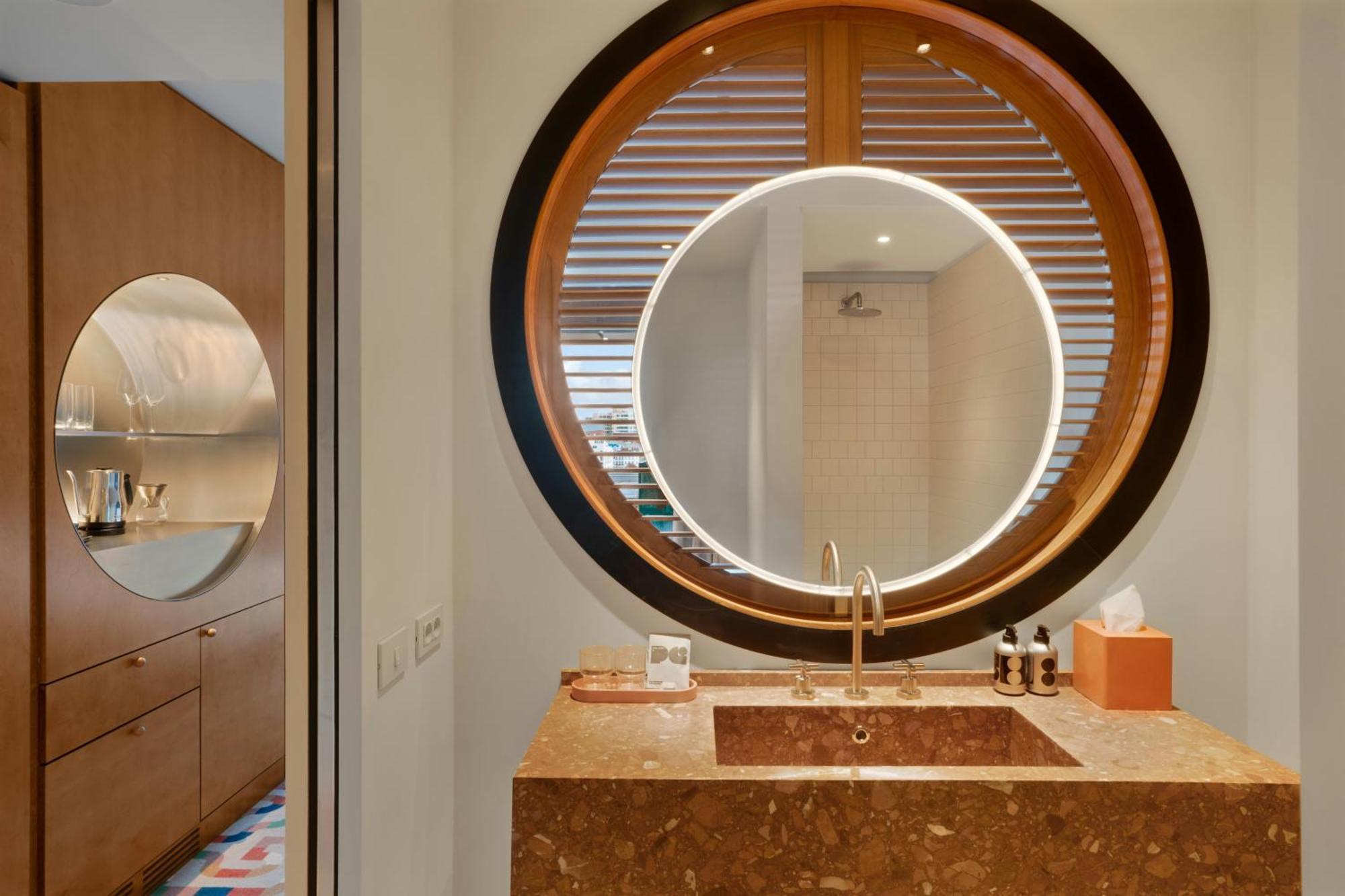 The Standard, 5*