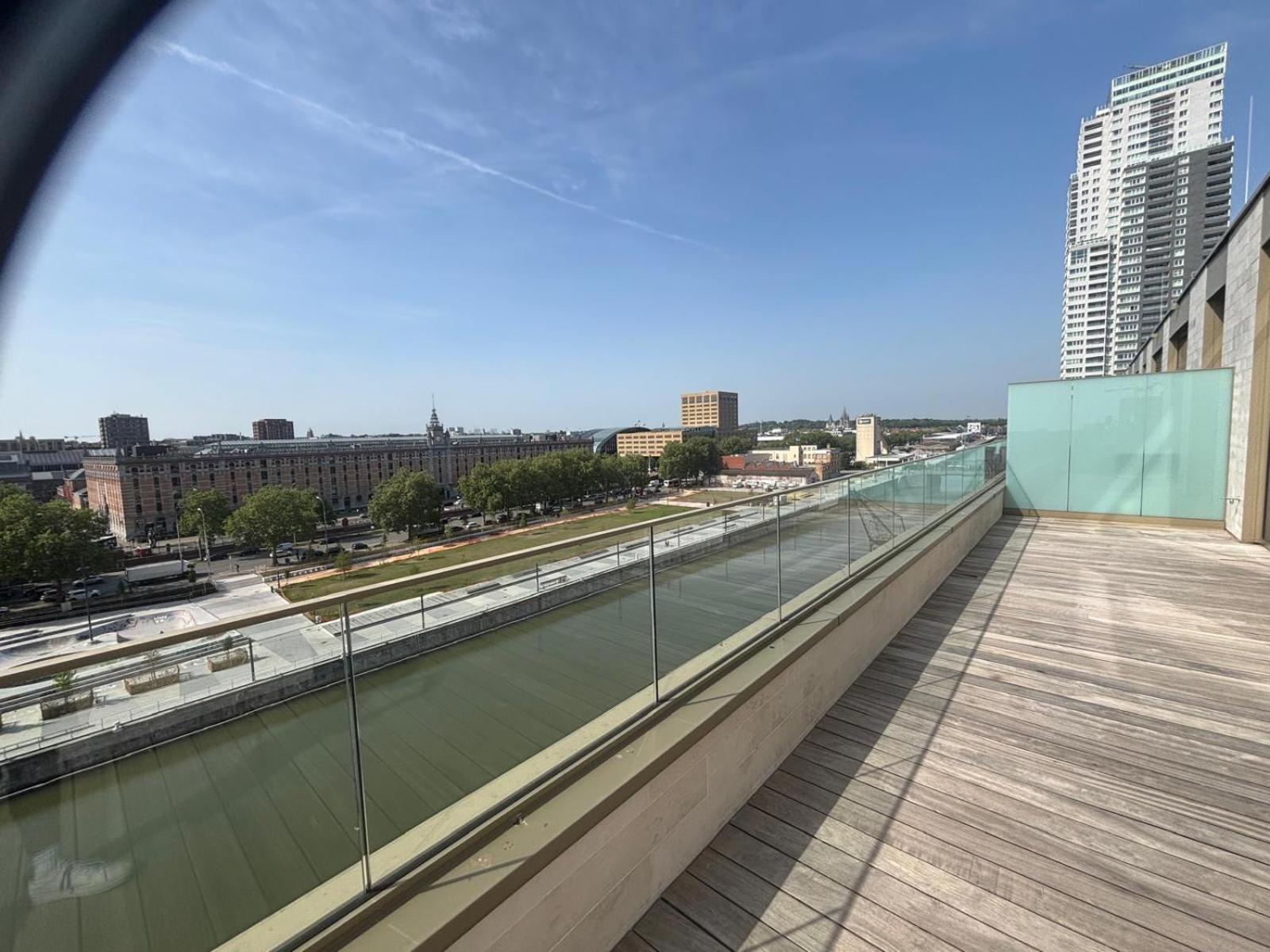 Splendid Penthouse In Center With Water View Appartamento