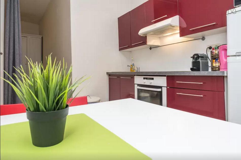Central Red Apartment