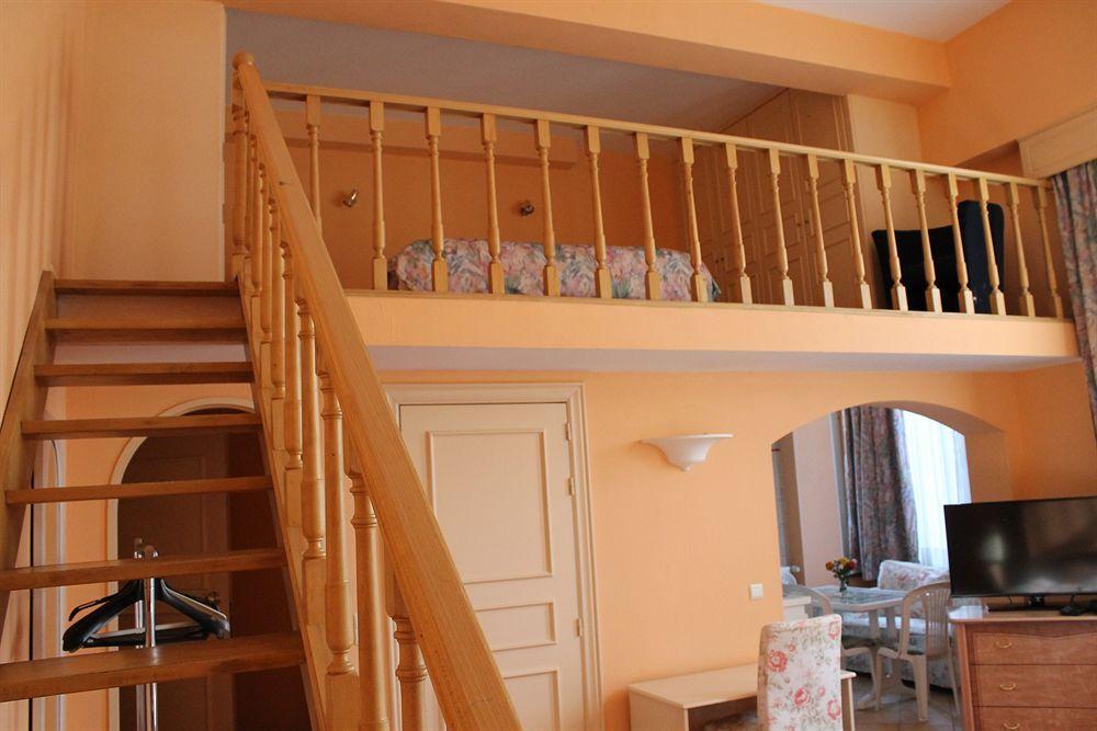 Hotel Matignon 3*