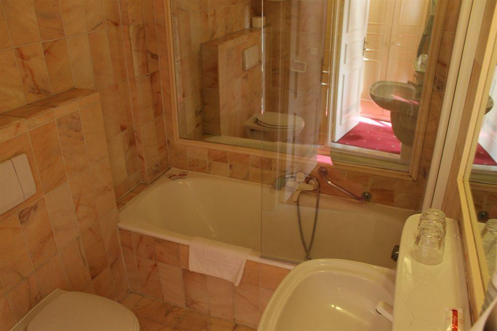 Hotel Matignon 3*