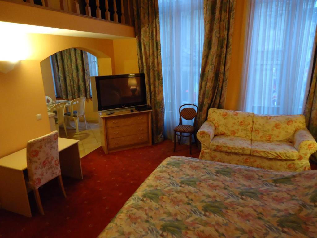 Hotel Matignon 3*