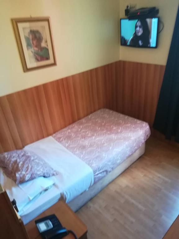 Aristote Hotel 2*