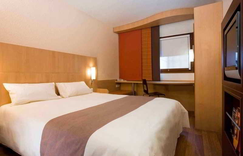 Ibis Centre Gare Du Midi Hotel