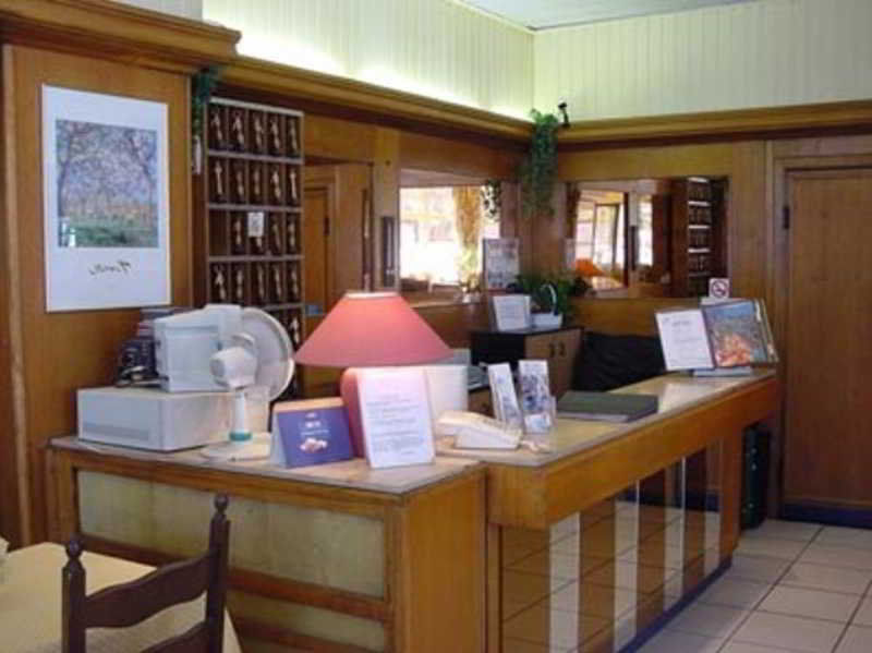 Mirabeau Hotel 2*