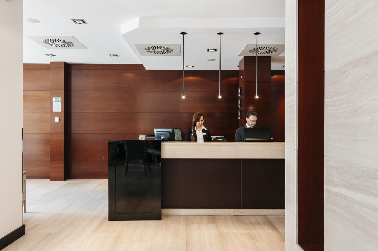 Catalonia Grand Place Hotel 4*