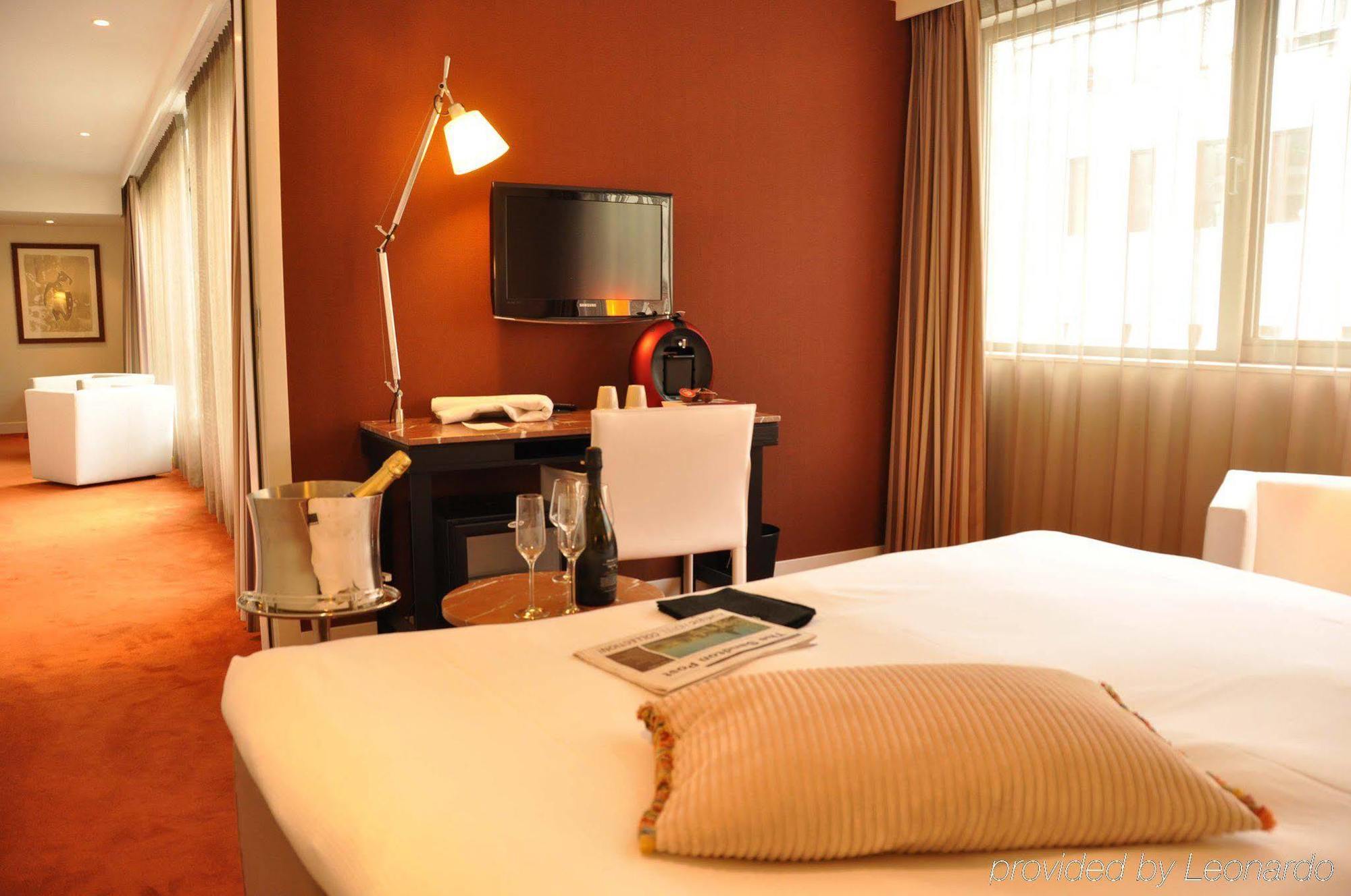 Pillows Centre 4*