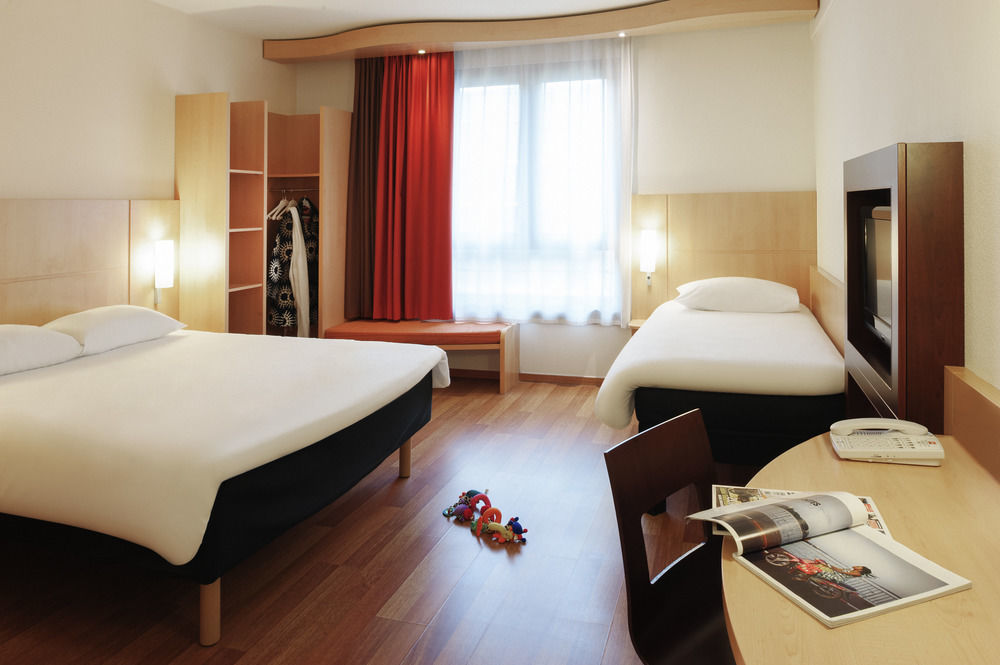 Ibis Centre Gare Du Midi Hotel 3*