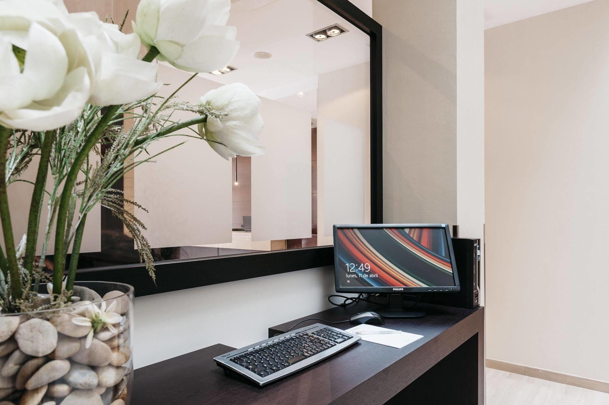 Catalonia Grand Place Hotel 4*