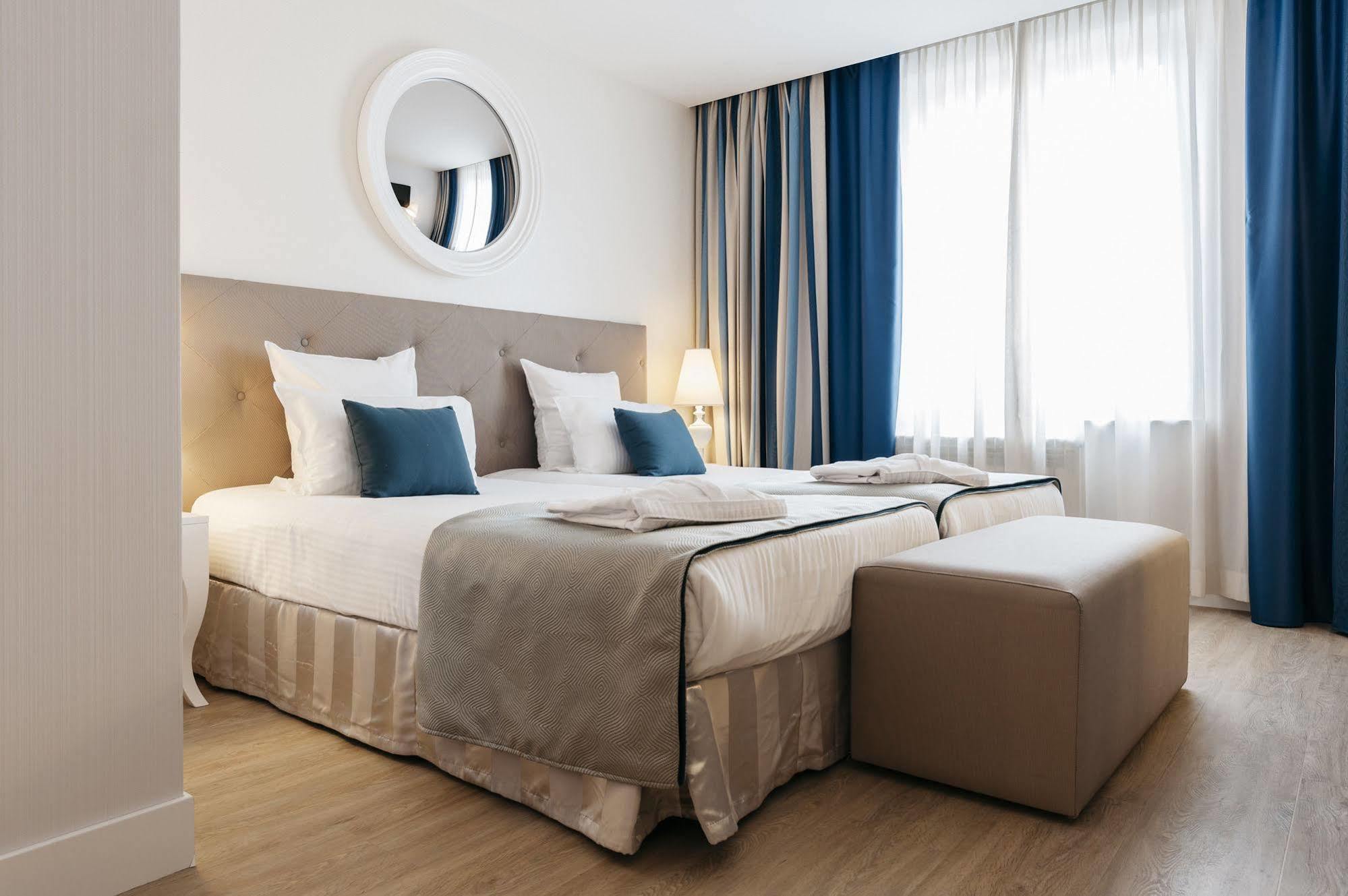 Hotel Catalonia Grand Place 4*