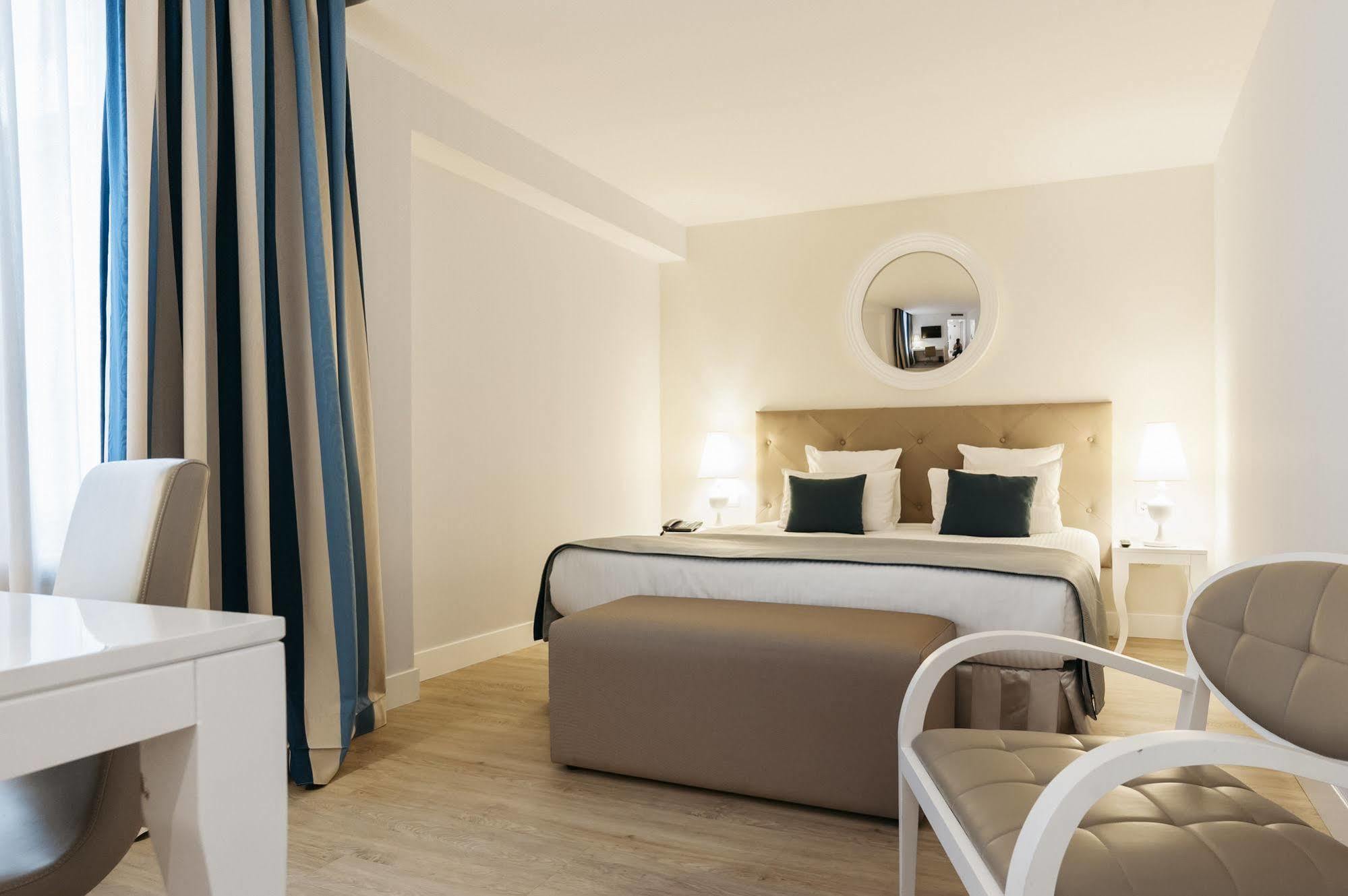 Catalonia Grand Place 4*
