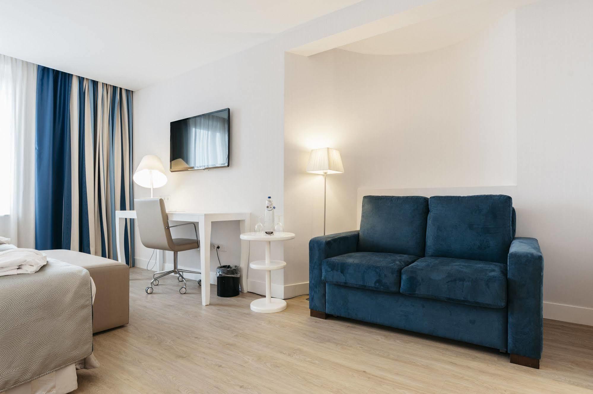 Catalonia Grand Place 4*