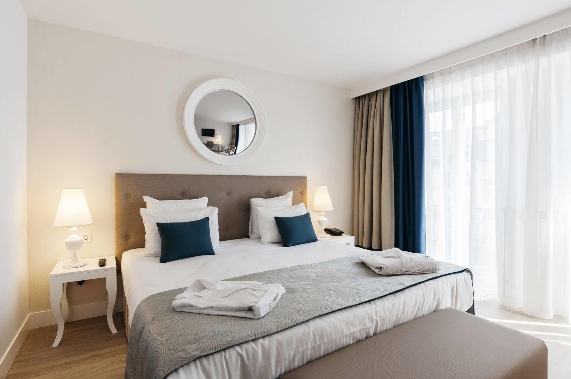 Hotel Catalonia Grand Place 4*
