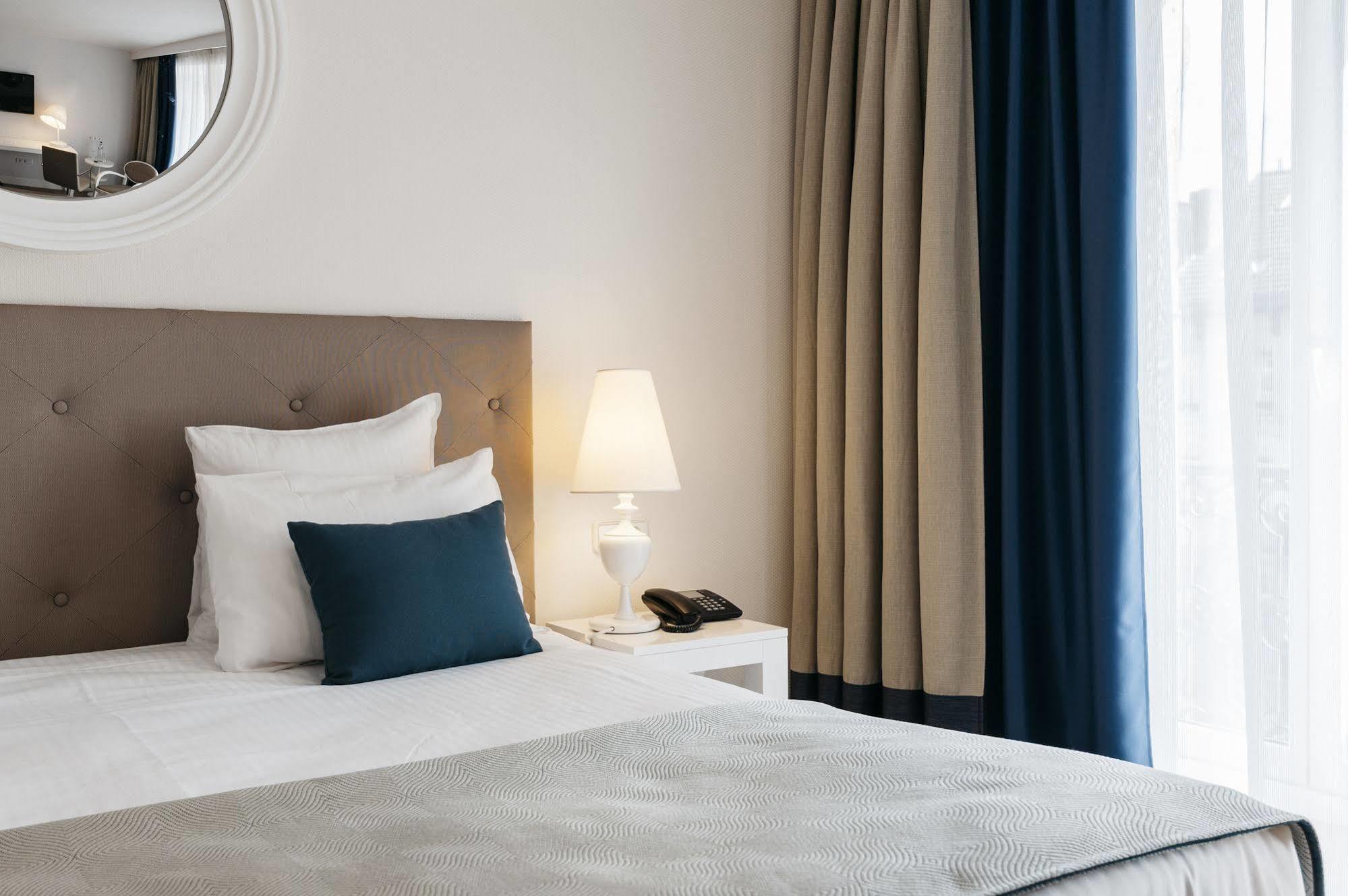 Catalonia Grand Place Hotel