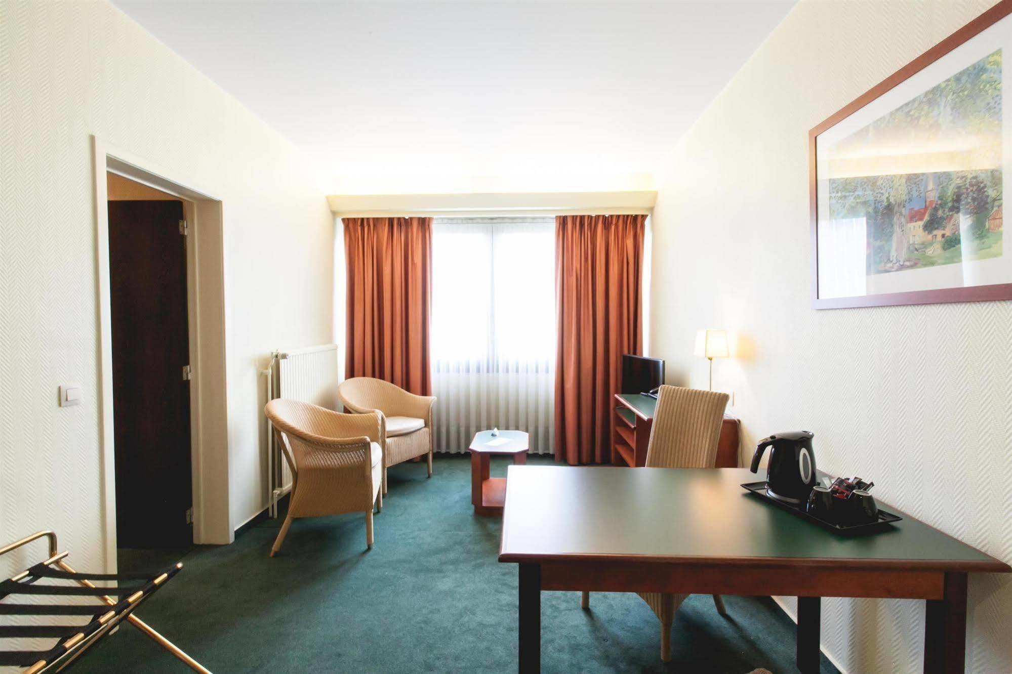 Western County House 3*